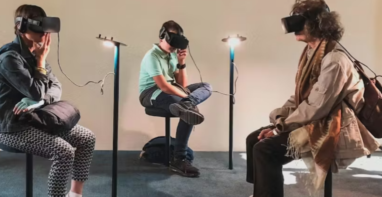 虚拟现实:心理健康的新挑战还是治疗利器?