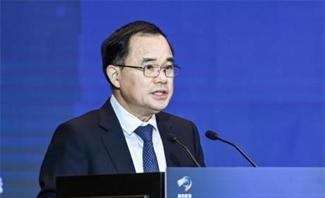 长安汽车董事长朱华荣:规范智驾宣传不会延缓智能化发展,企业应坚守安全底线